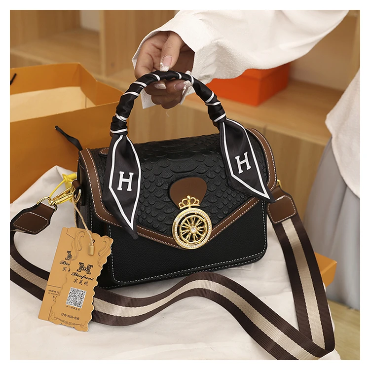 包包女新款女士单肩包时尚高级质感休闲流行转锁百搭经典斜挎方包