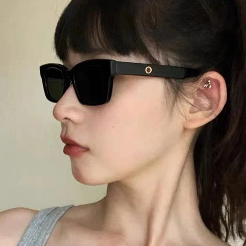 夏夏家推荐酷帅黑色减龄经典质感跃时尚百搭网红小框墨镜/UA0258