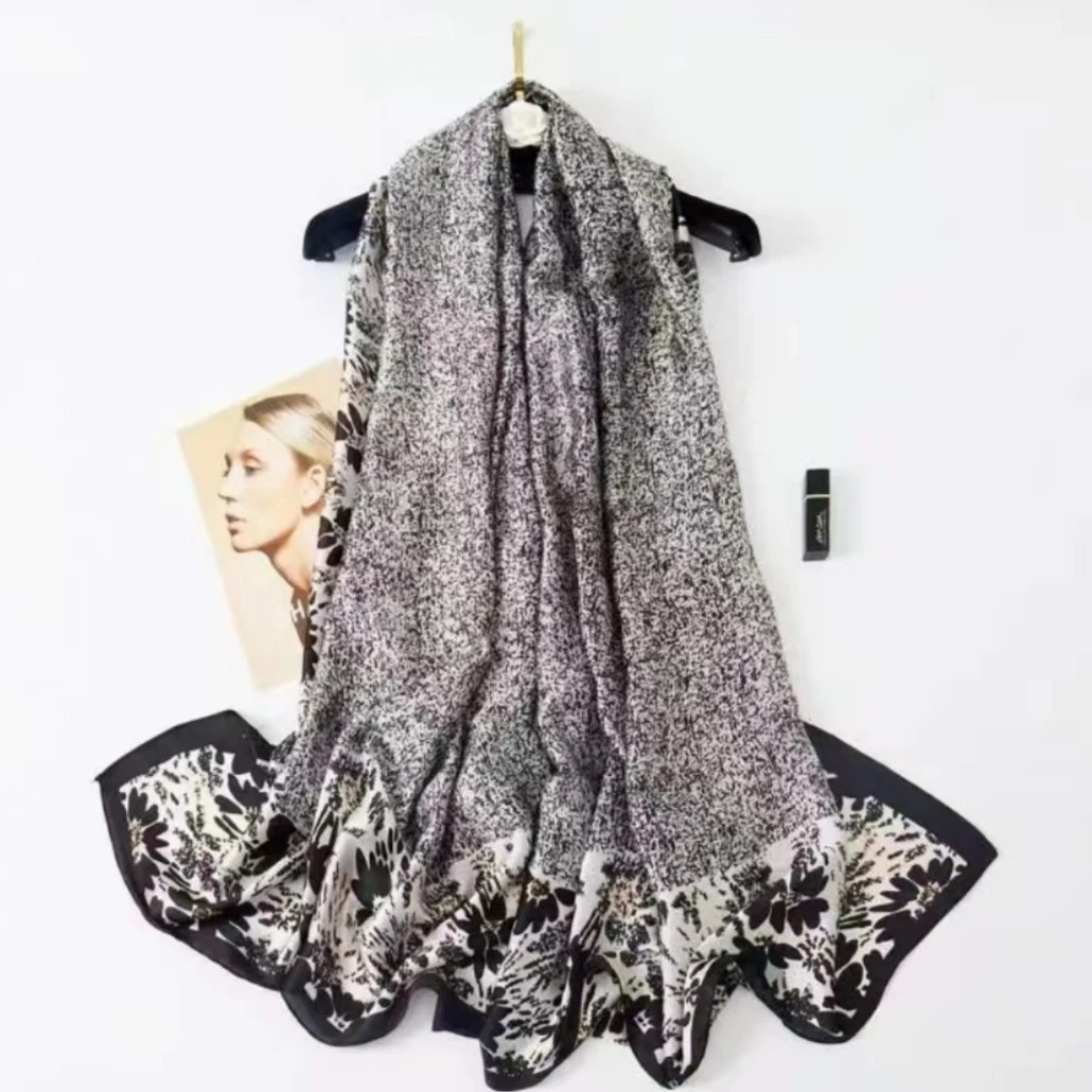 978 【水墨小雏菊】丽景缎85x180左右丝巾长巾