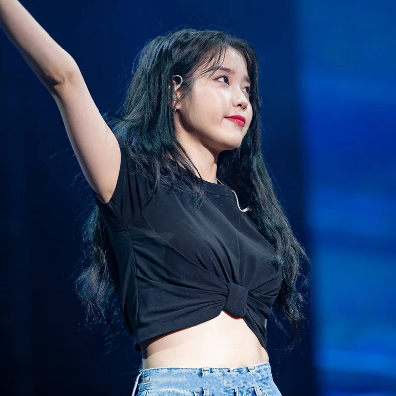 iu同款爵士舞蹈露脐T恤女短款短袖jazz上衣设计感辣妹装穿搭ins