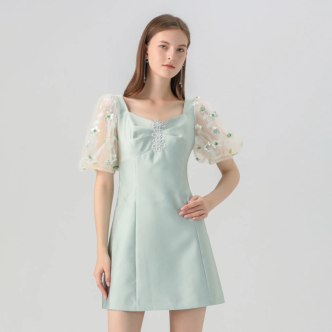 哥文花园 方领刺绣碎花泡泡袖连衣裙 CWA1085260