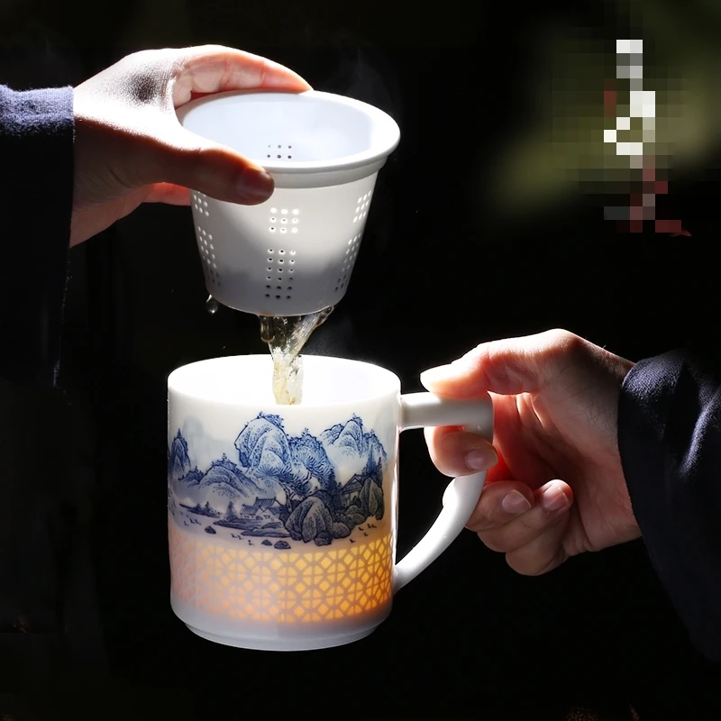 景德镇手绘山水玲珑马克杯过滤带盖子家用陶瓷青花瓷办公杯