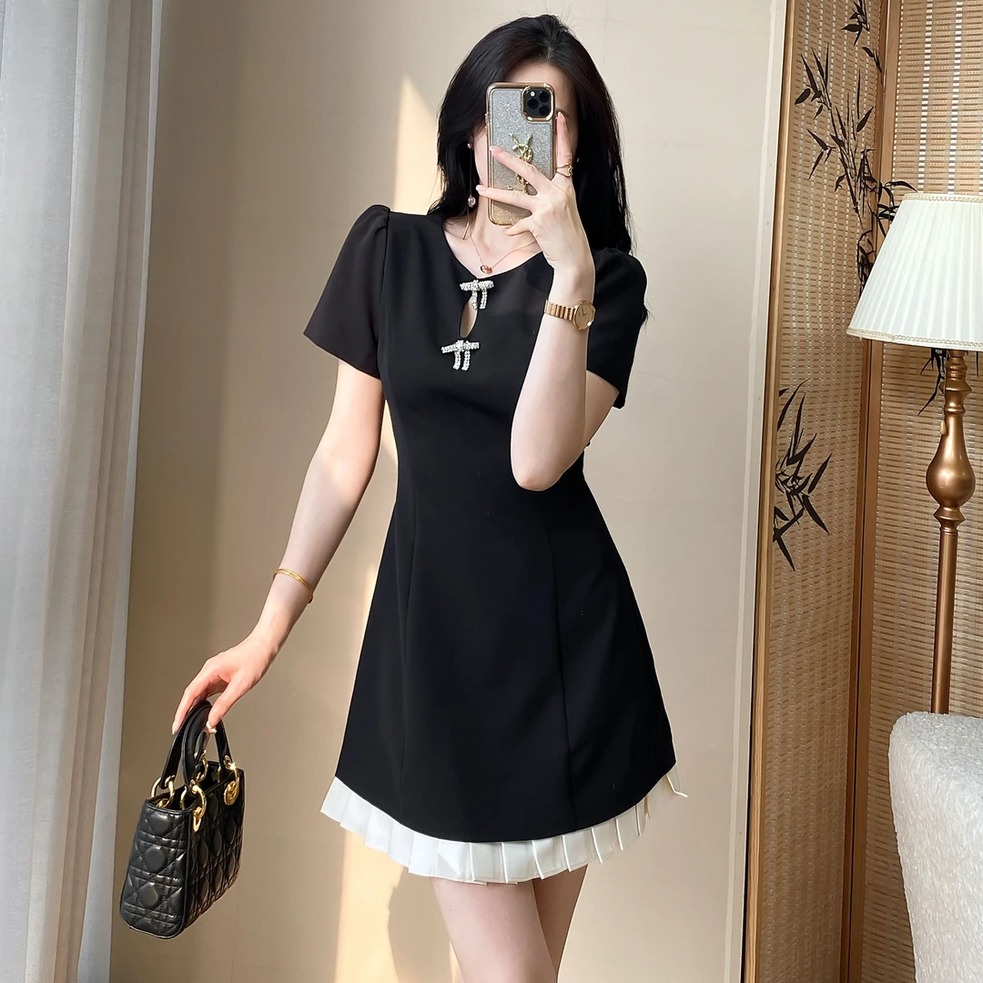 轻奢小众赫本夏季短袖女装连衣裙裙子a字裙法式气质收腰小黑裙