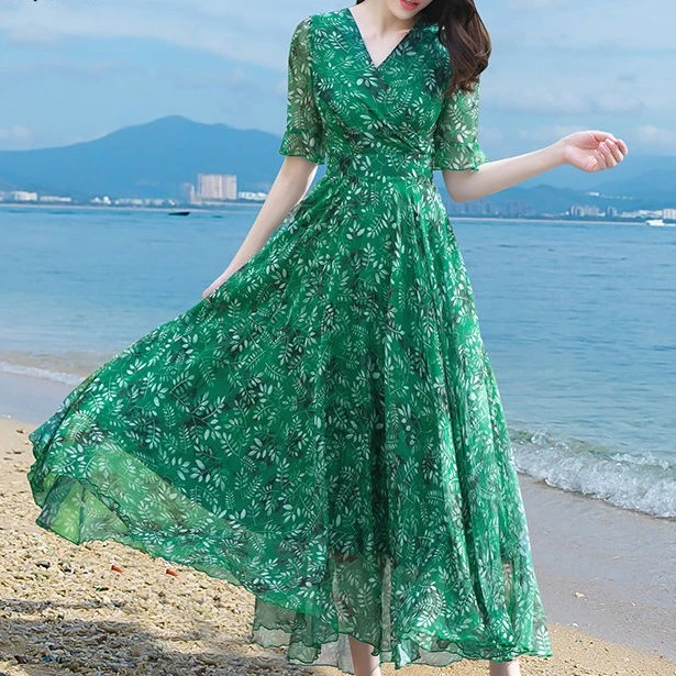 绿色夏季连衣裙女2025新款碎花裙显瘦长裙女神范儿海边度假沙滩裙