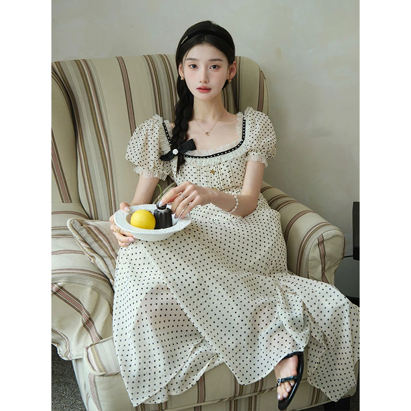 且可ChillCozy 云水谣 珍珠雪纺泡泡袖 波点花边连衣裙