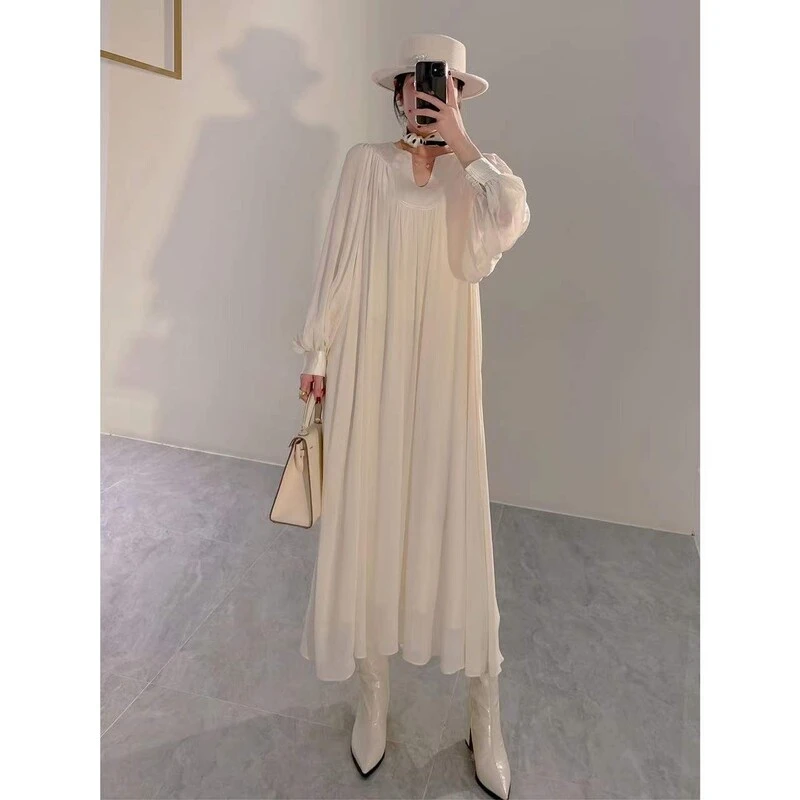 百搭白色气质时尚小众收腰挂脖甜美减龄高腰圆领开口设计感连衣裙