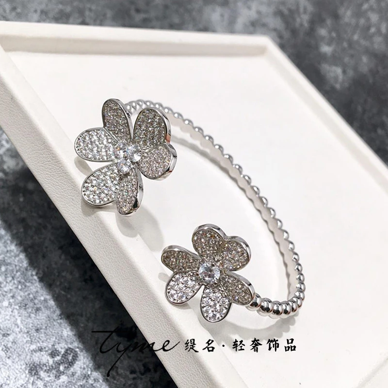 缇名 铜合金合成锆石手镯 圆珠边满镶开口手镯【三叶花】