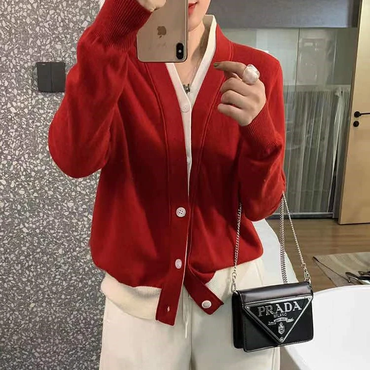 悦享女装2021秋冬新款减龄V领假两件拼接面料柔软针织开衫