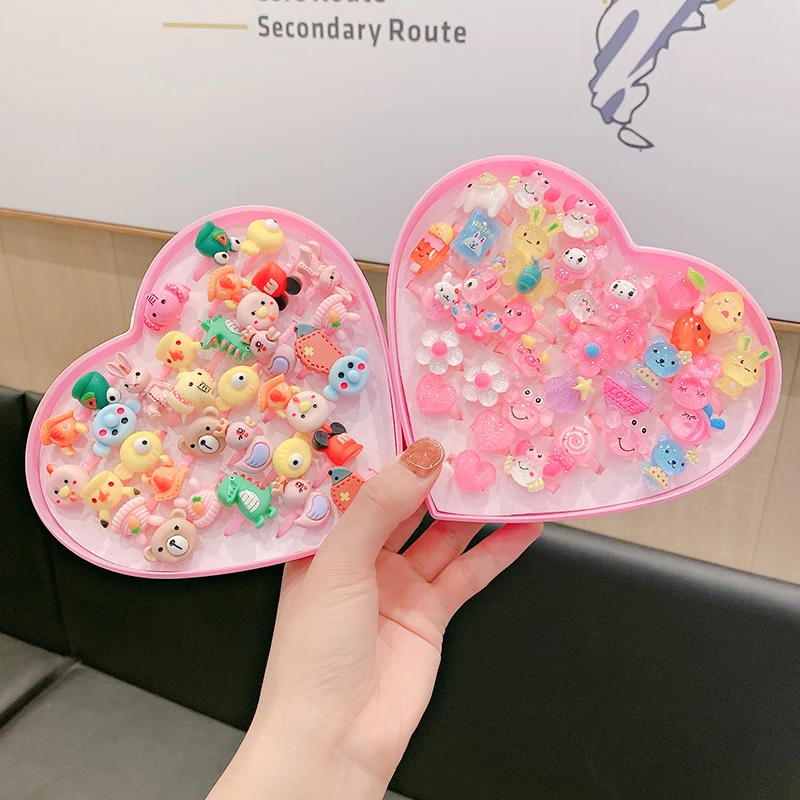 卡通儿童戒指塑料指环女童公主风饰品宝宝礼盒装礼物可爱装饰卡通