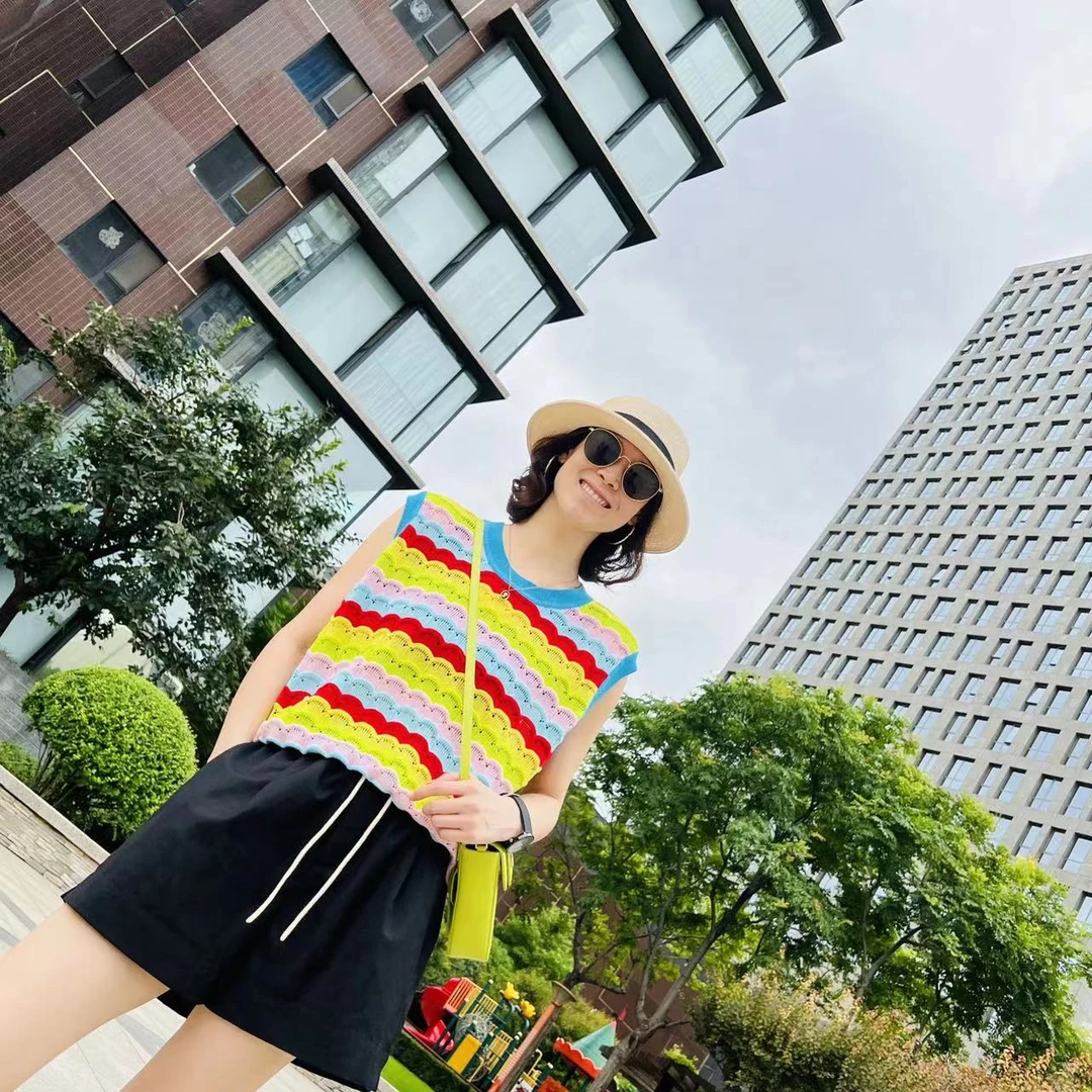 新款背心全棉彩虹条凤尾花针法亮色马甲