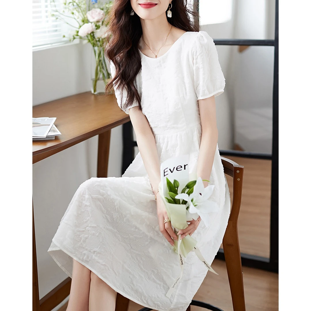 沫晗依美2025夏季新款时尚简约气质后背链条小心机短袖连衣裙A476