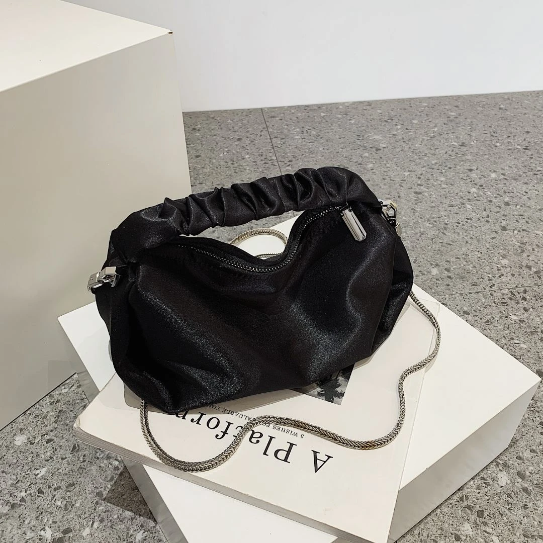 新款大众时尚尼龙布女包手提褶皱链条单肩斜挎饺子包绸缎云朵小包