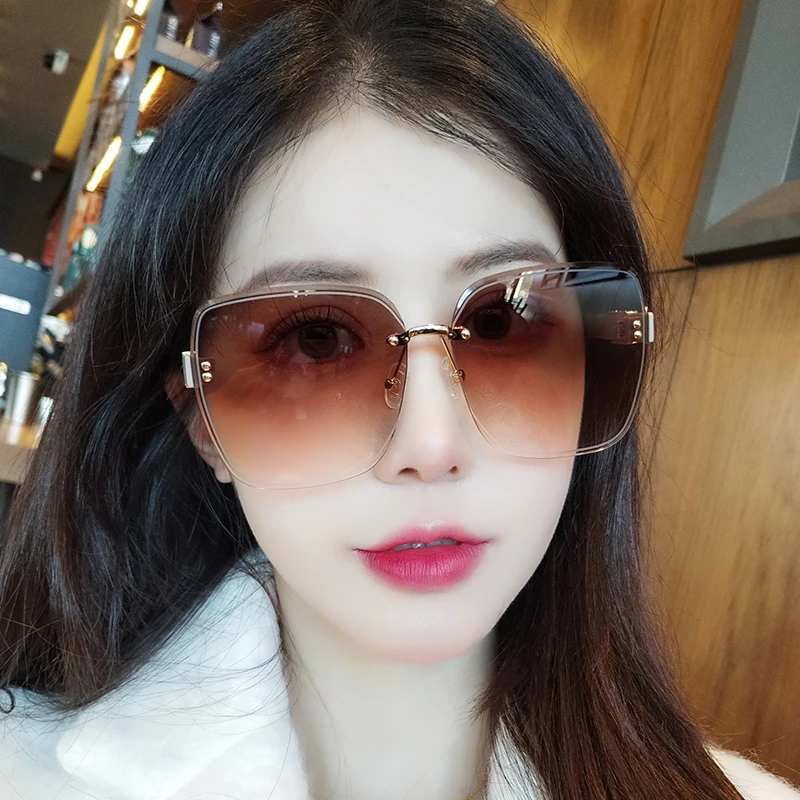 太阳镜女2025新款韩版潮防紫外线无边框墨镜大脸显瘦开车专用眼镜