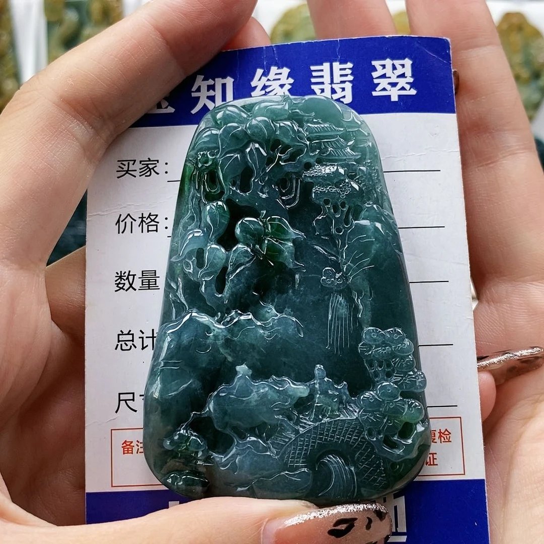 翡翠颈饰未镶嵌山水
