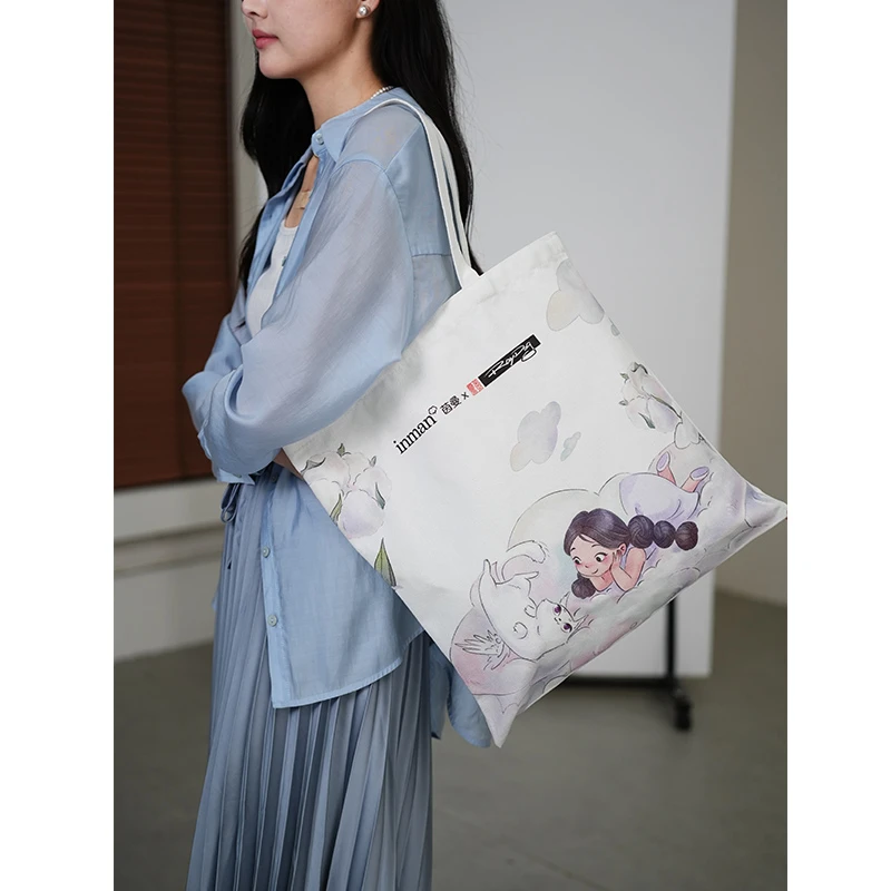 米雷联名茵曼2024新款时尚休闲百搭单肩小众女士帆布袋山水集包包