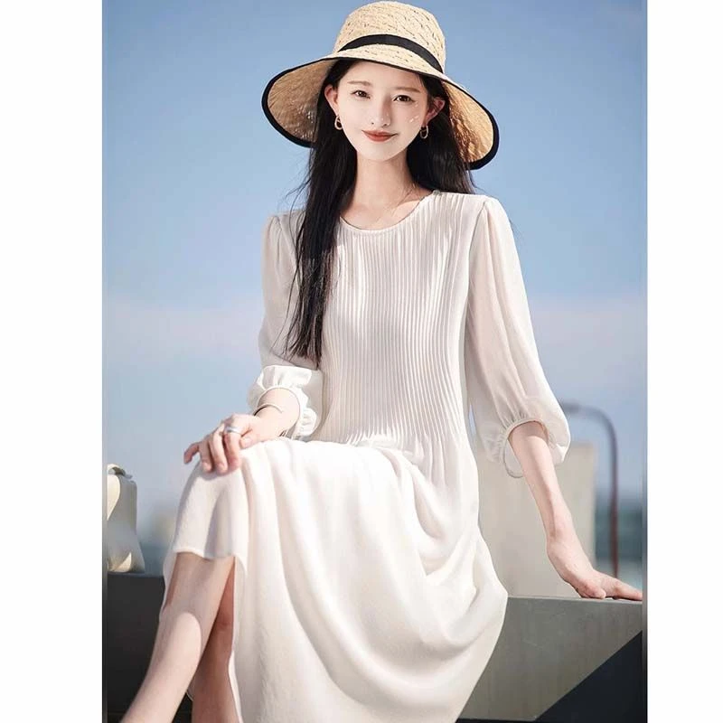 白色连衣裙女2026夏季新款减龄宽松显瘦气质旅游度假拍照超仙长裙