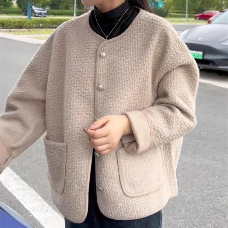 爆款设计感皮毛一体短款外套女2025秋新款宽松显瘦时尚小香风上衣