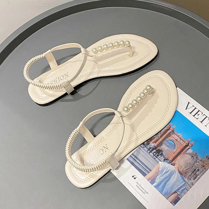 沙滩凉鞋女配裙子海边度假2026夏春新款夹趾平底珍珠仙女风罗马鞋