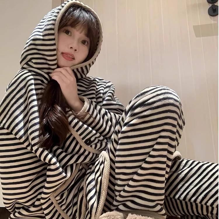 睡衣女秋冬季珊瑚绒连帽条纹套装加绒保暖春秋季法兰绒家居服大码
