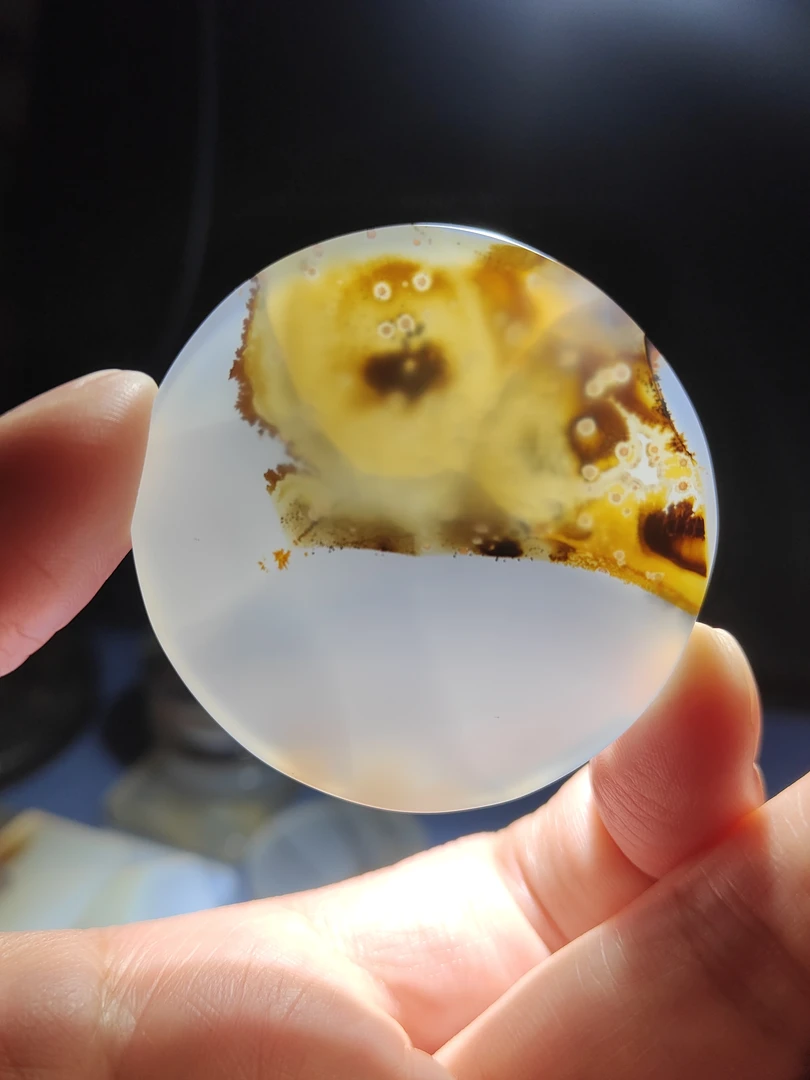 天然海洋玉髓玛瑙圆盘挂件象形狮子