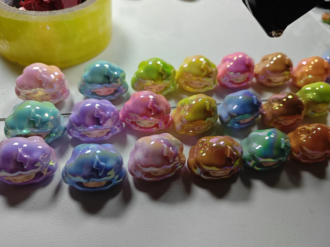 电镀实色夜光云朵妹摆件