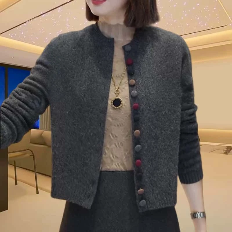 春季宽松气质长袖彩扣针织开衫女士2025新款时尚圆领休闲百搭上衣