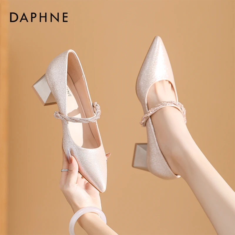 达芙妮2025早秋新款尖头气质温柔仙女风高跟鞋百搭粗跟不累脚单鞋