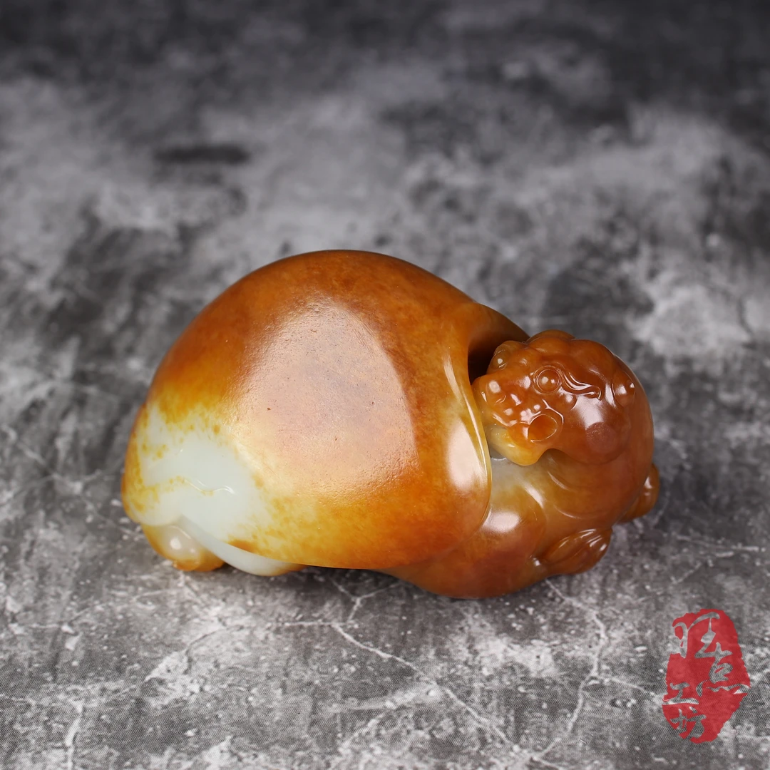 和田玉籽料独籽黄沁全沁天然高背龙龟 马王陈良设计制作