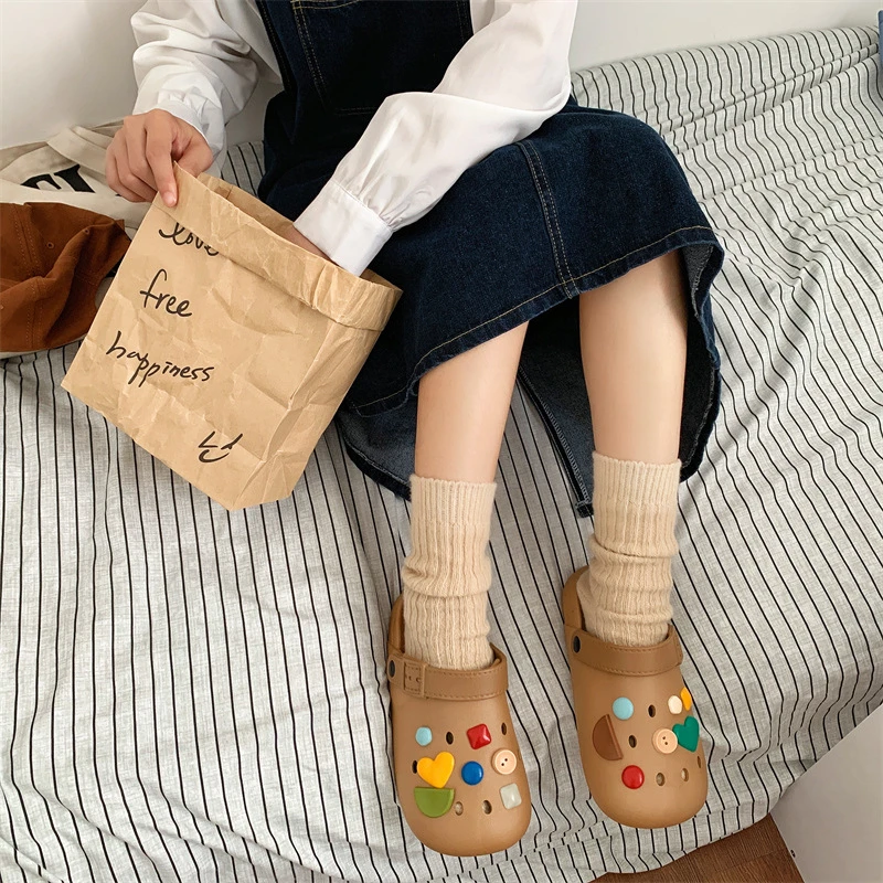 洞洞鞋ins少女心可爱纽扣包头学生软底厚底外穿踩屎感凉拖鞋女夏