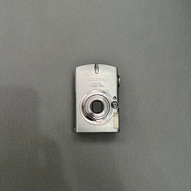 9新 Canon/佳能 佳能ixus700 710万像素3倍光学变焦（no退no换）