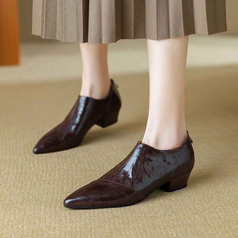 新款低跟羊皮女鞋舒适时尚百搭真皮软底秋冬小香风尖头粗跟女鞋