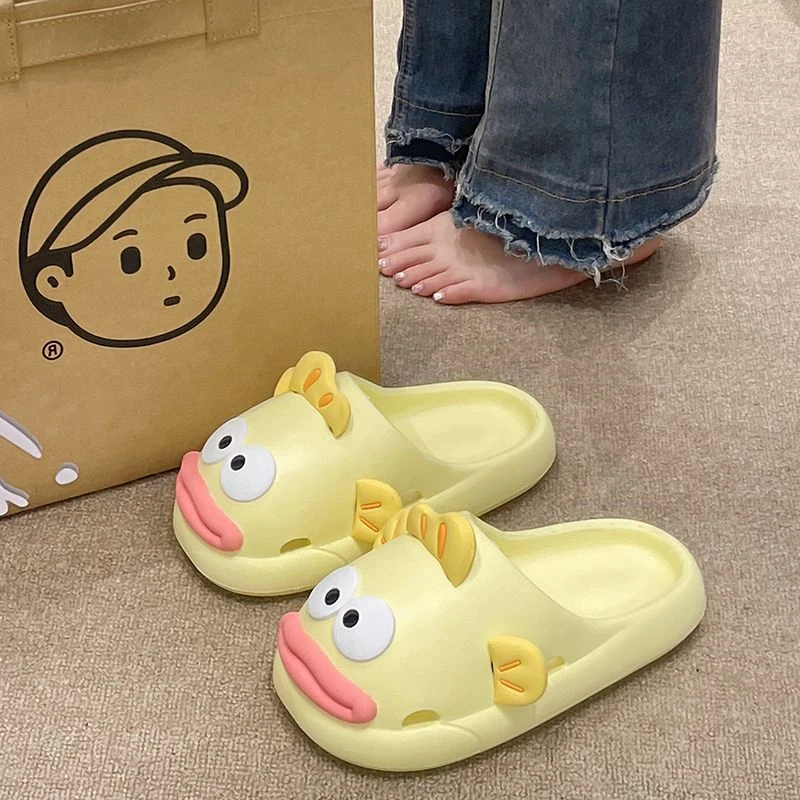 可爱小丑鱼凉拖鞋女夏季外穿2025新款室内居家厚底防滑包头洞洞鞋
