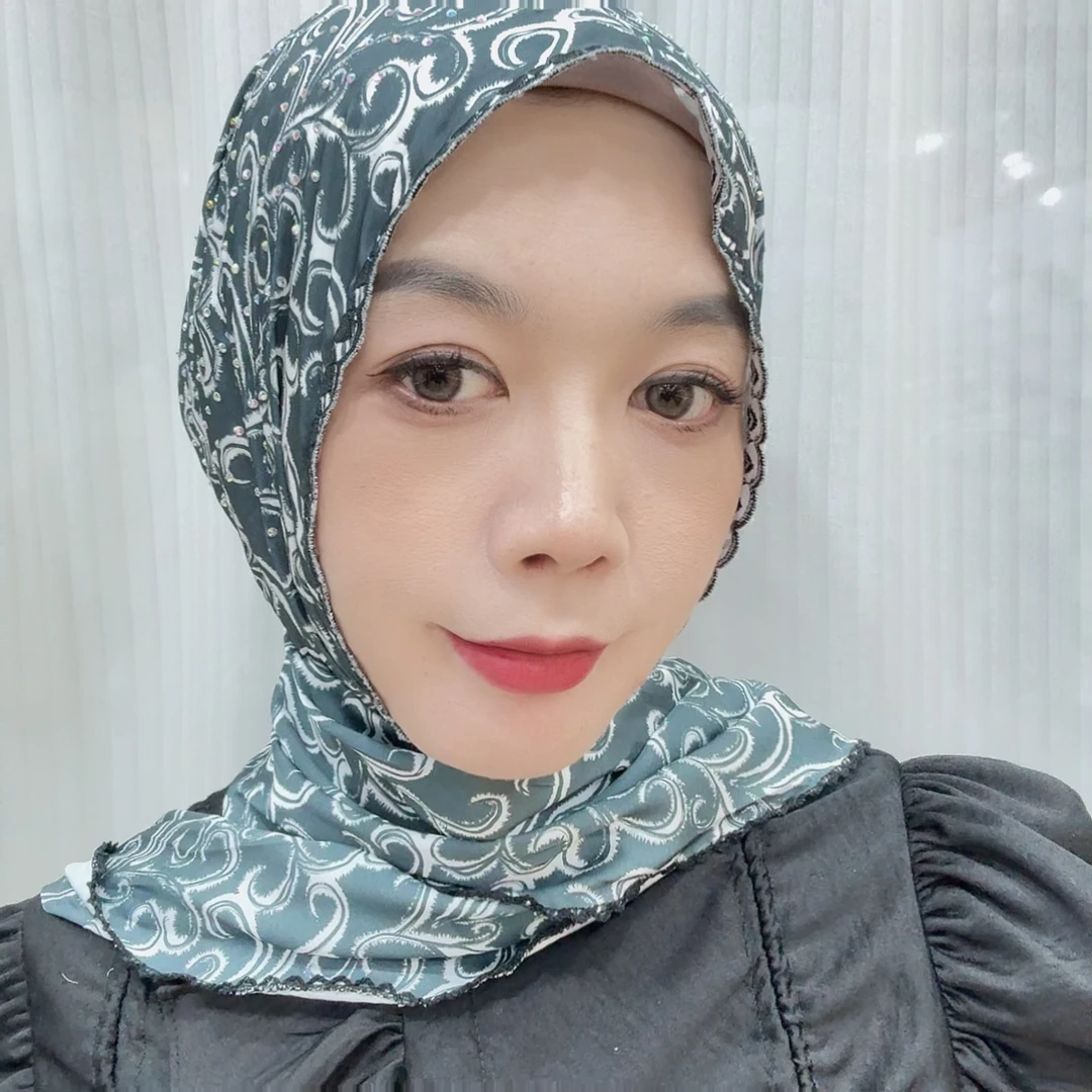 网红百搭花纹不挑年龄烫钻手工百变时尚三角巾蕾丝碎花休闲女士