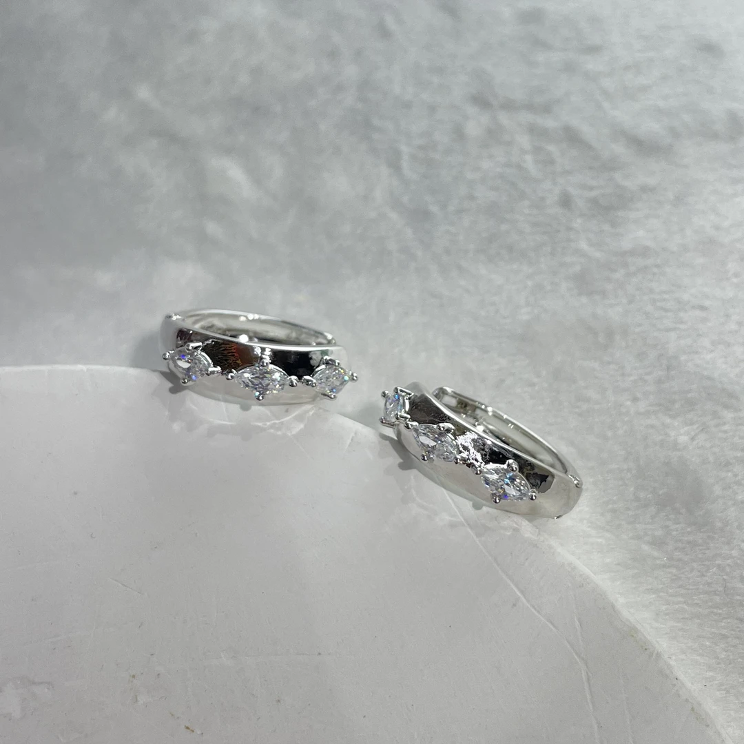 耳饰 P白色四爪连排耳圈多样性发货0015