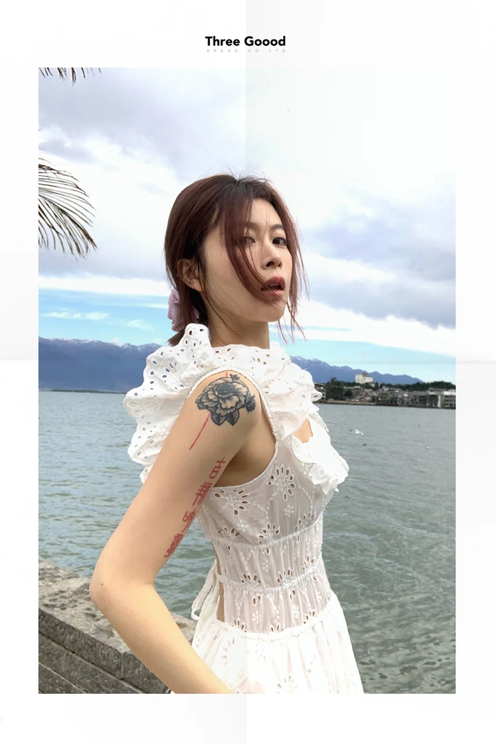 THREE GOOOD/三吉《年终放价》 风浅山茶后绑带刺绣连衣裙 SQ240236