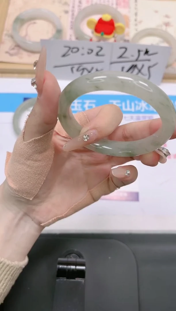 【闪购商品】石英质玉手镯未镶嵌116