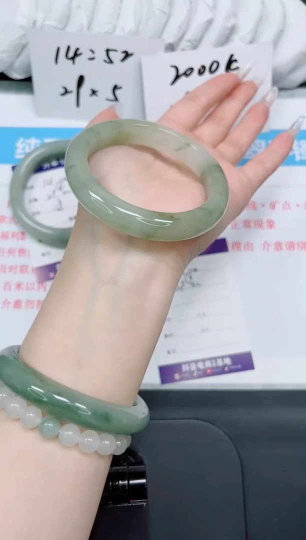 【闪购商品】石英质玉手镯未镶嵌15