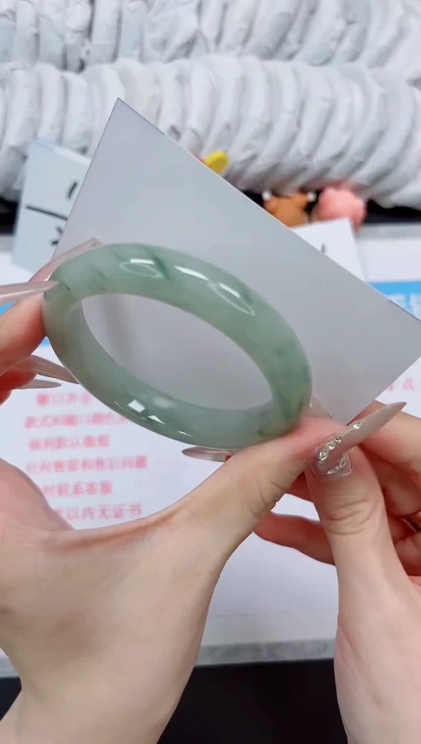【闪购商品】石英质玉手镯未镶嵌270