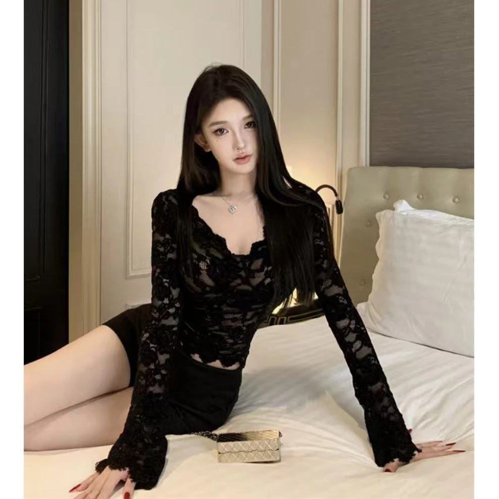纯欲辣妹v领长袖蕾丝内搭打底衫百搭黑色短裤