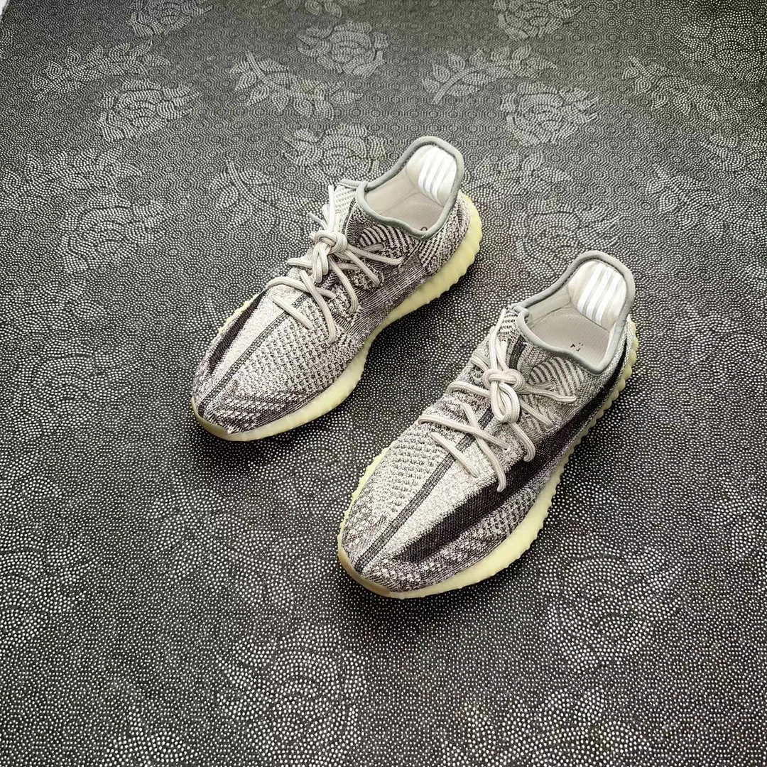 45码休闲鞋 adidas Yeezy350芝麻灰 95新无原盒 全新价2199