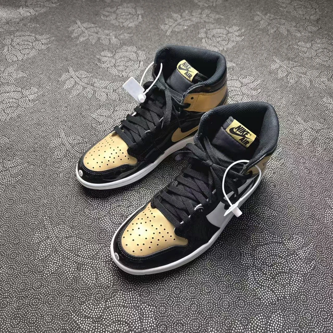 41码板鞋 Nike AJ1 High 金脚趾 97新原盒