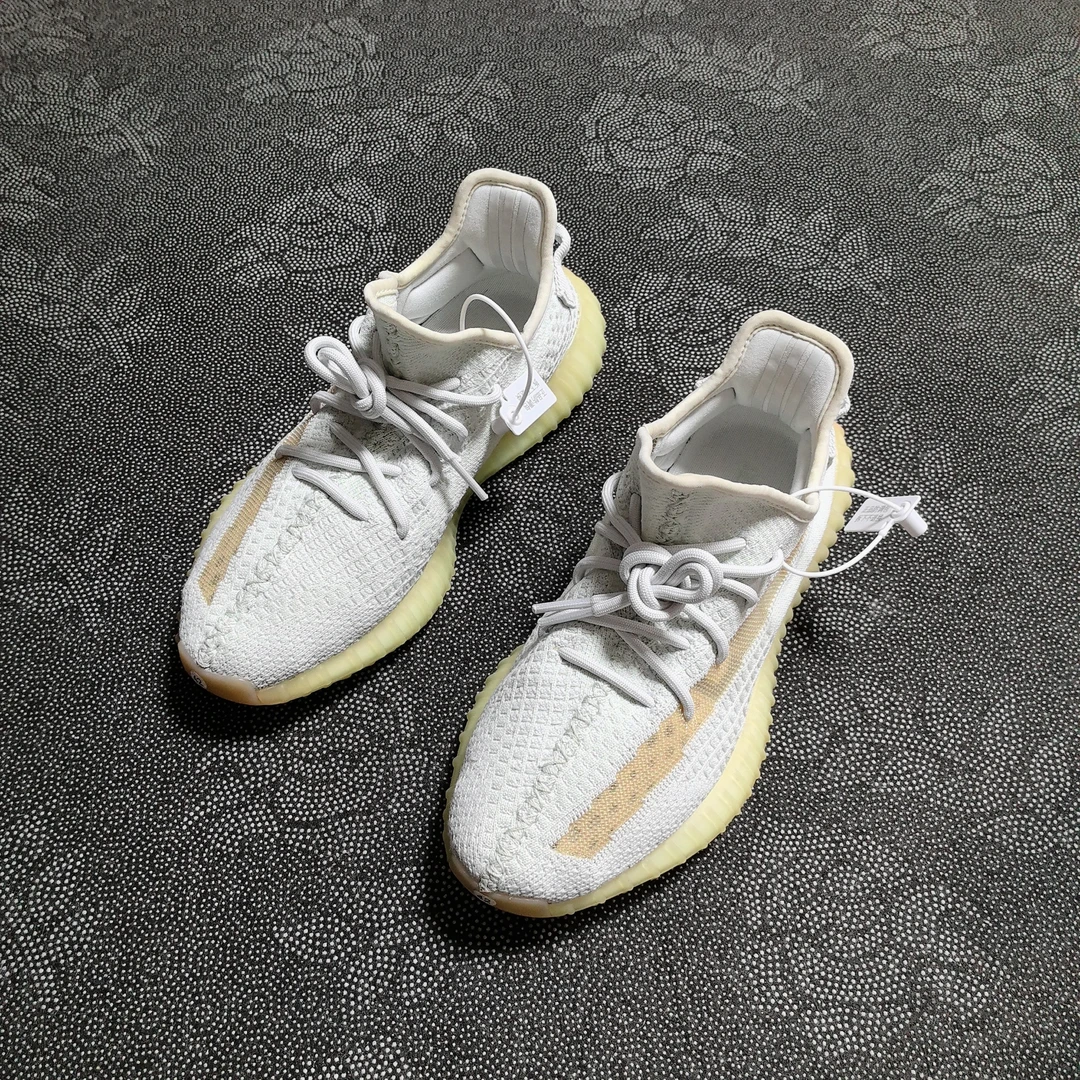 42码休闲鞋 adidas Yeezy350亚限淡蓝色 97新无原盒 全新价2599