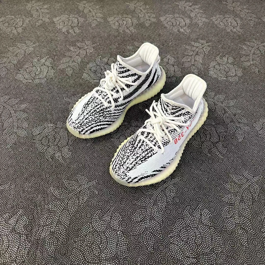 40.5码休闲鞋 adidas Yeezy350白斑马 97新原盒