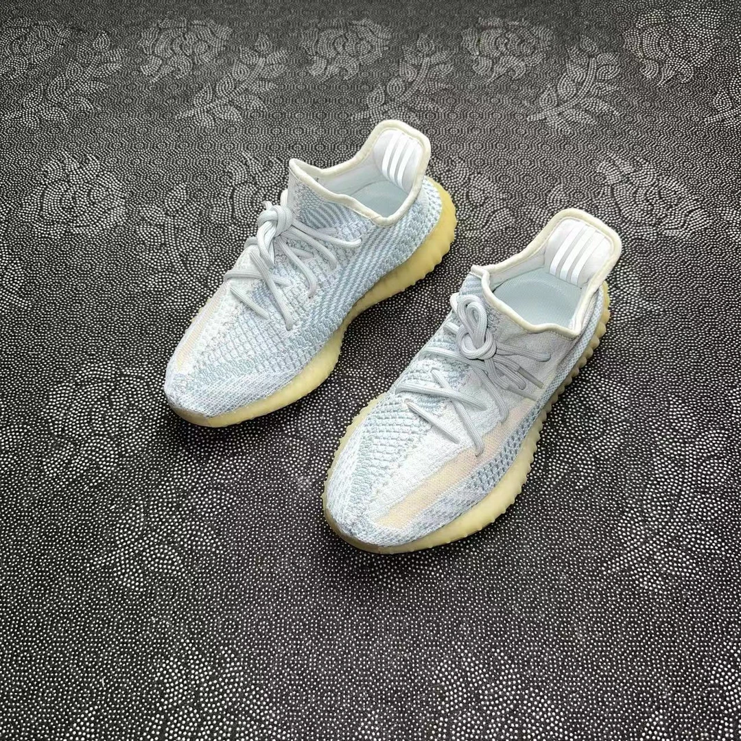 41码休闲鞋 adidas Yeezy350冰蓝 95新有原盒 全新价3529