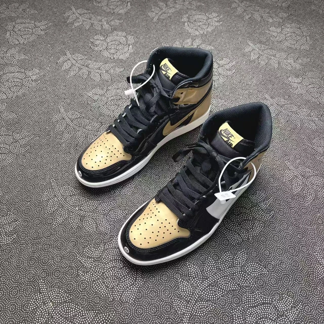 44码板鞋 Nike AJ1 金脚趾 97新配盒