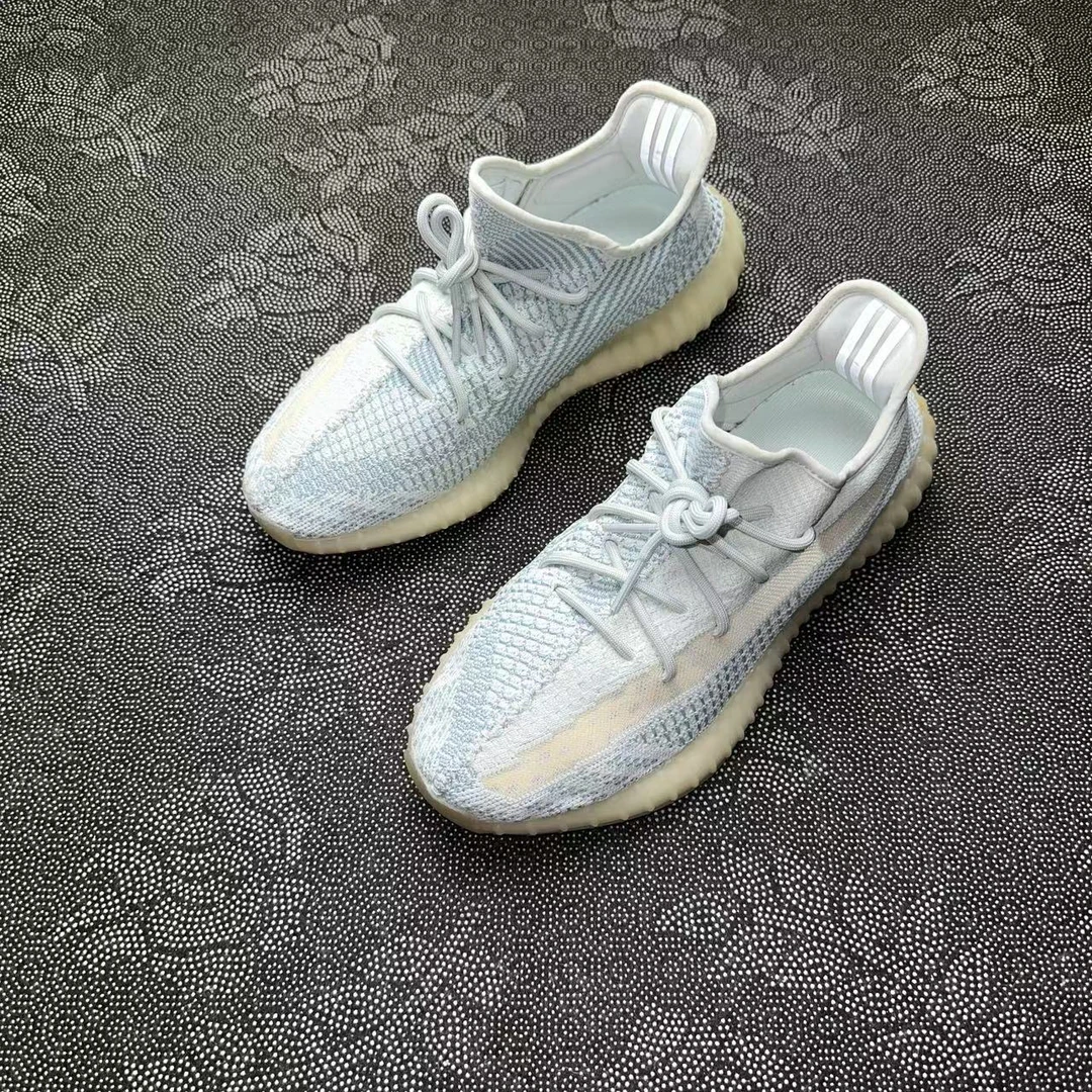 44码休闲鞋 adidas Yeezy350冰蓝 97新有原盒 全新价4329