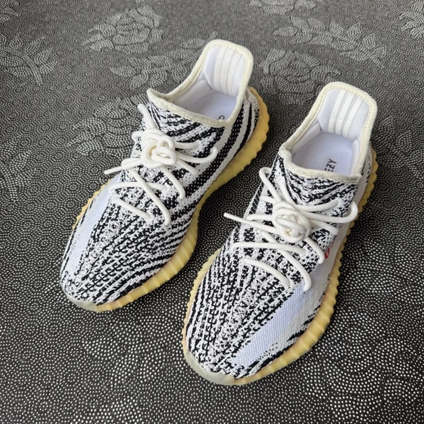 40.5码 adidas Yeezy350休闲鞋 白斑马 95新有原盒 全新价位2079
