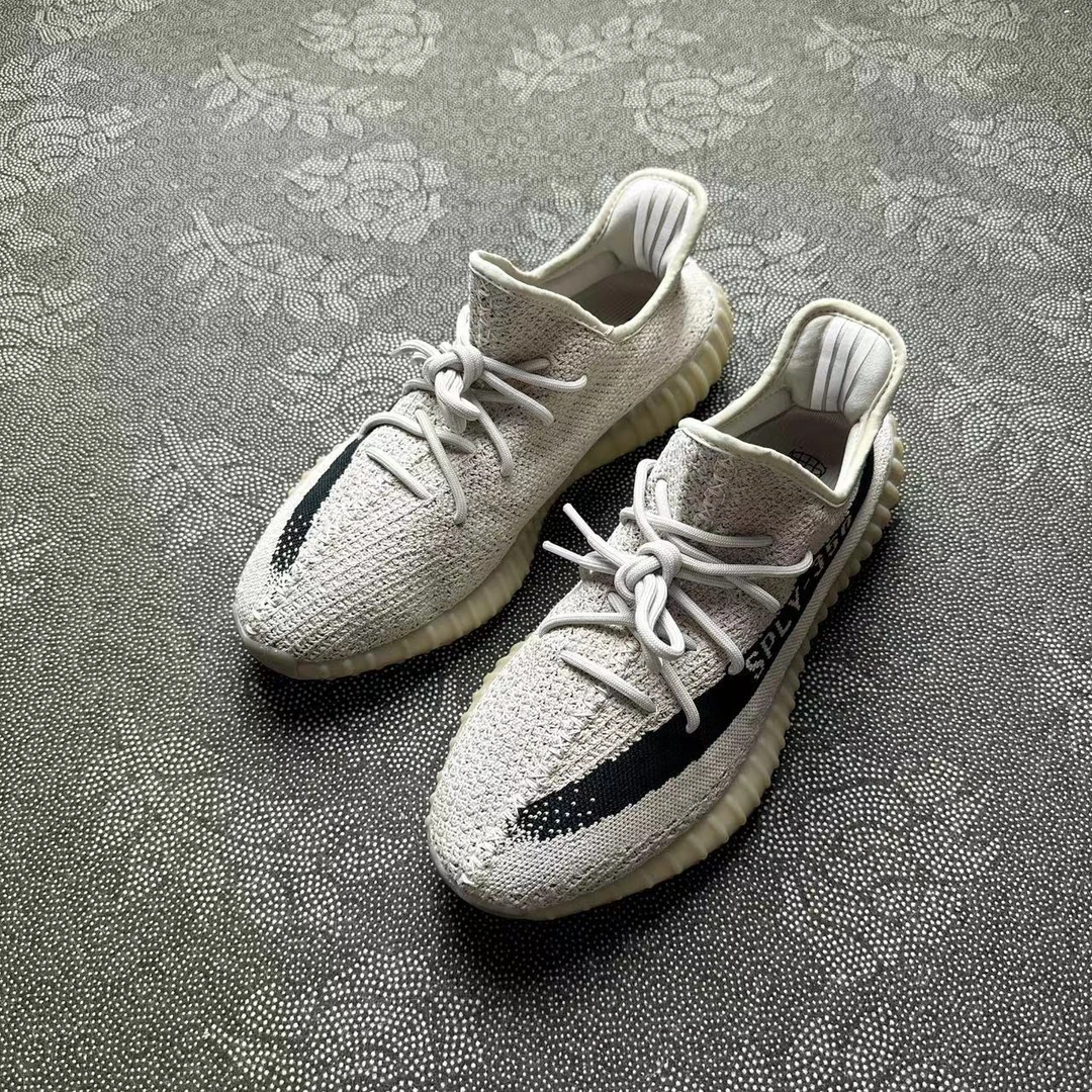 45码休闲鞋 adidas Yeezy350深米色 97新无原盒 全新价2179