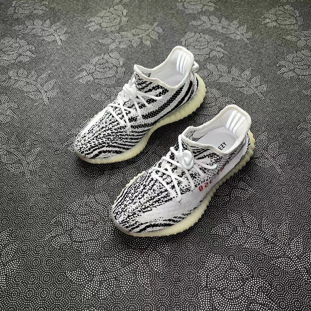 39码休闲鞋 adidas Yeezy350白斑马 97新无原盒 全新价2409