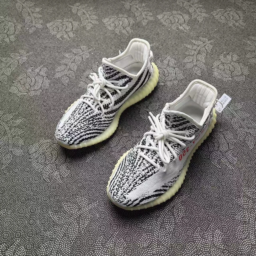 42码休闲鞋 adidas Yeezy350白斑马 95新原盒